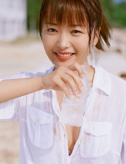 女大学生特殊的精油按摩